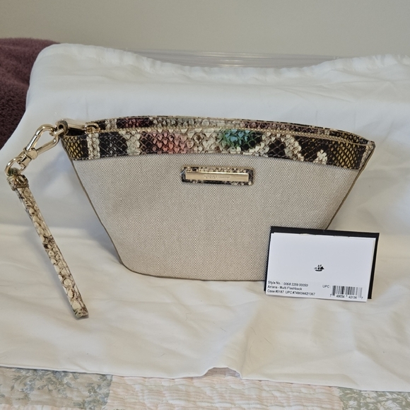 Brahmin Arianna Wristlet in Multi-Flashback. Exclusive. SOLD OUT. HTF. RARE. - Picture 2 of 16